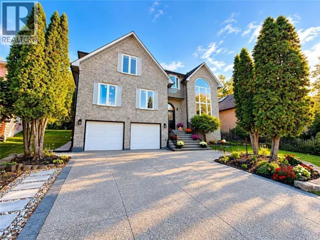 12 SUNDROP Court, Ancaster, Ontario L9K1G5