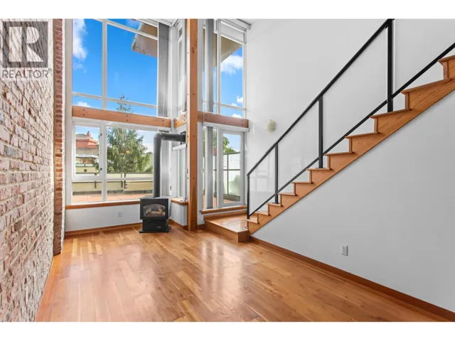 217 10 RENAISSANCE SQUARE, New Westminster, British Columbia V3M7B1