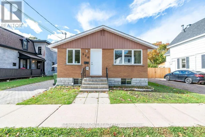 570 MOFFAT STREET, Pembroke, Ontario K8A3Y1