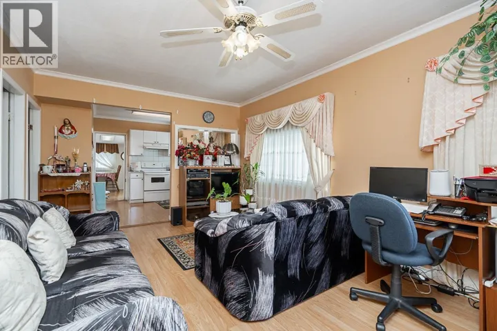 4712 VICTORIA DRIVE, Vancouver, British Columbia V5N4P1