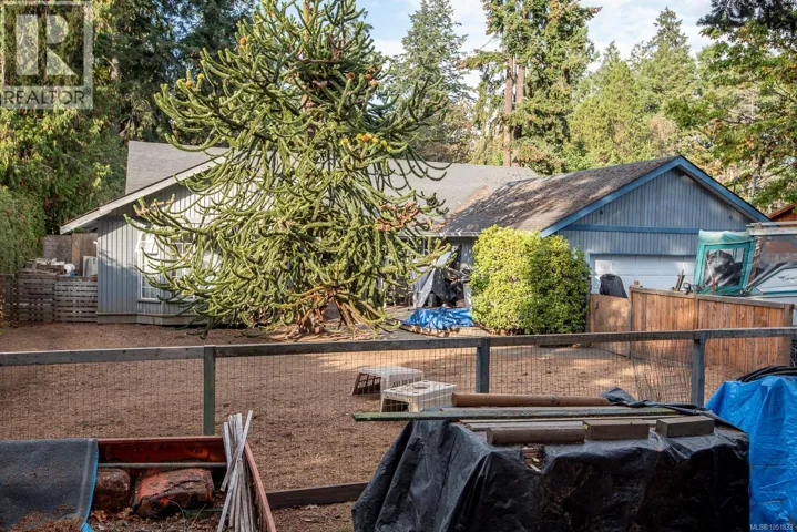 1706 Mills Rd, North Saanich, British Columbia V8L5S9