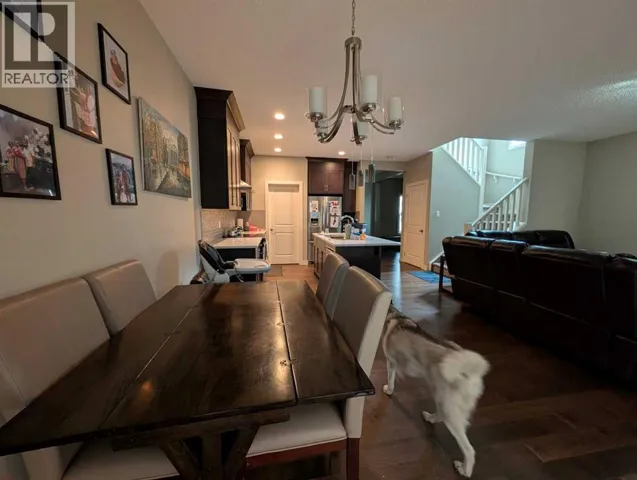 242 Savanna Close, Calgary, Alberta T3J0X7