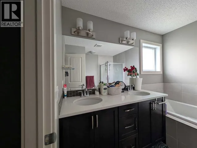 242 Savanna Close, Calgary, Alberta T3J0X7
