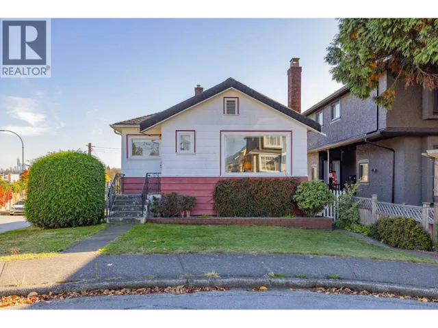 3368 PARKER STREET, Vancouver, British Columbia V5K2V9