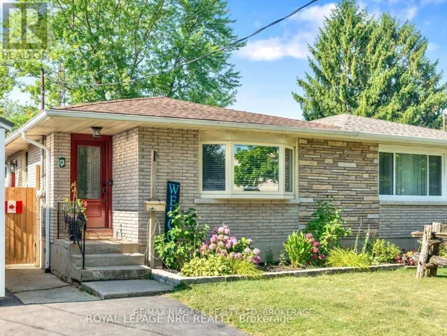 8 LAKEHURST DRIVE, St. Catharines (Lakeport), Ontario L2N4C2