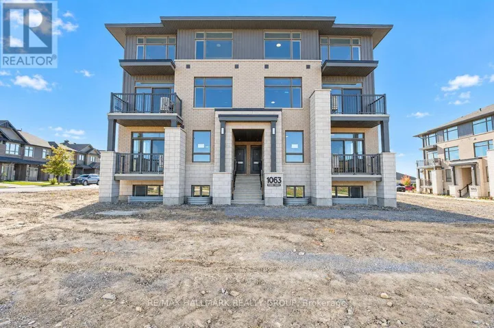 1063 CEDAR CREEK DR DRIVE, Ottawa, Ontario K1X0G3