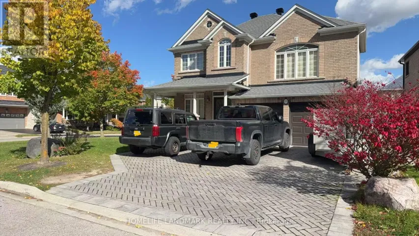 371 DOWSON LOOP, Newmarket (Woodland Hill), Ontario L3X3G3