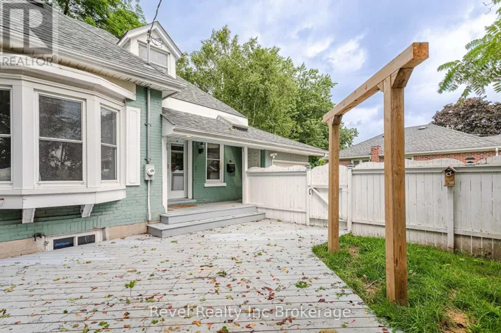 126 HURON STREET, Woodstock (Woodstock - North), Ontario N4S6Z8