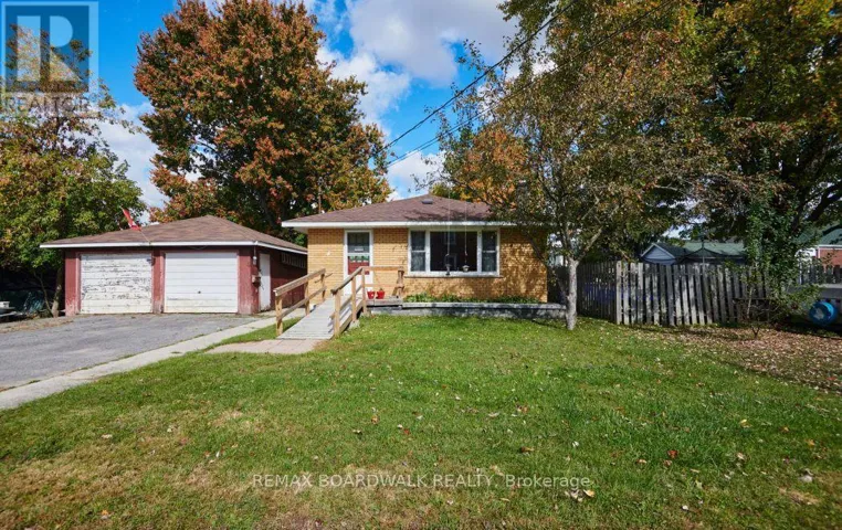 4 DAVIDSON STREET W, Smiths Falls, Ontario K7A4J6