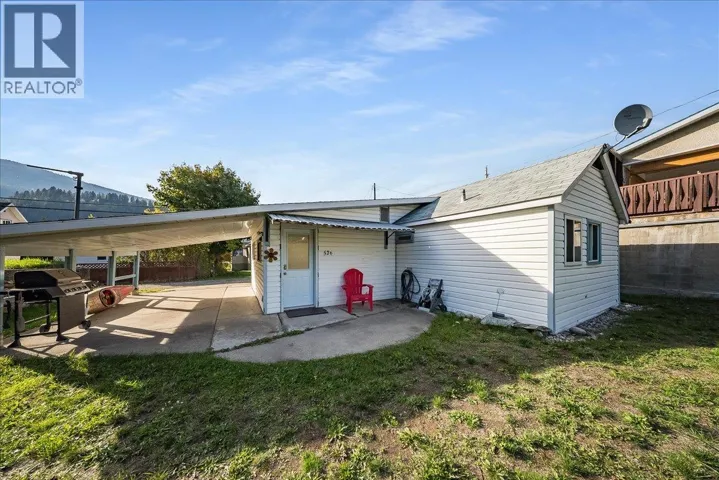 526 8TH Avenue, Castlegar, British Columbia V1N1N6