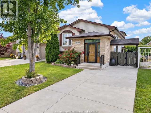 2705 ROBERT, Windsor, Ontario N8W5L9