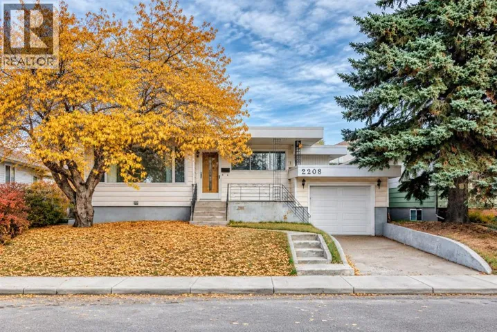 2208 Capitol Hill Crescent NW, Calgary, Alberta T2M4B9