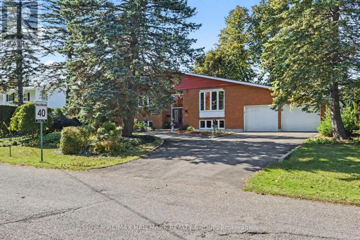 26 WHIPPOORWILL DRIVE, Ottawa, Ontario K1J7J2
