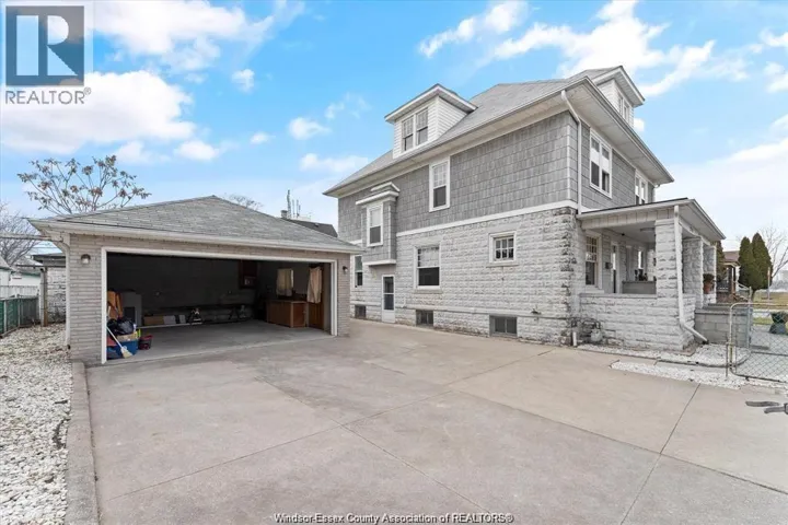 215 Pierre AVENUE, Windsor, Ontario N9A2J6