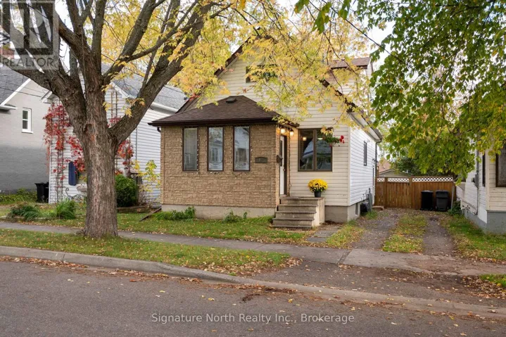 17 ONTARIO STREET W, Thunder Bay (Court / Cumberland), Ontario P7B3E8