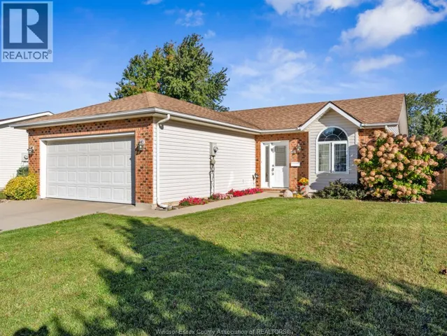 27 EASTGROVE, Leamington, Ontario N8H5J7