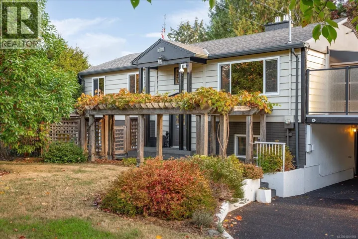 2404 Glenayr Dr, Nanaimo, British Columbia V9S3E7