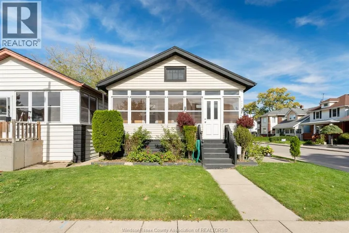 404 CAROLINE STREET, Windsor, Ontario N9A6A6