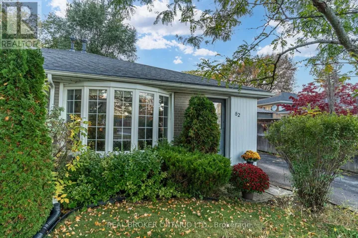 82 TECUMSETH DRIVE, Aurora (Aurora Heights), Ontario L4G2X4