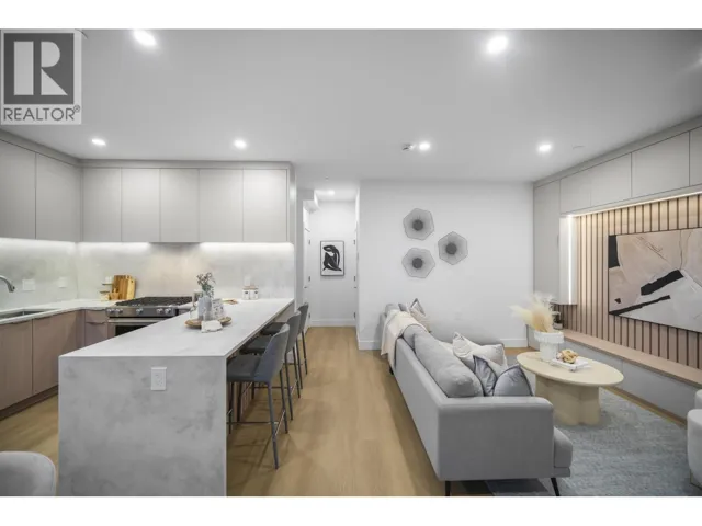1 3623 TRIUMPH STREET, Vancouver, British Columbia V5K1V4