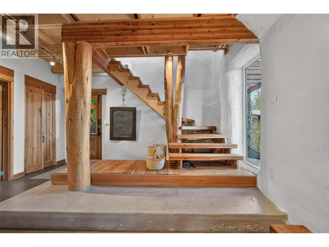 6226 Sanderson Avenue, Peachland, British Columbia V0H1X8