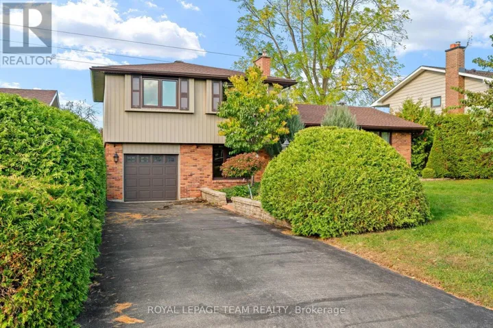 19 PARKLAND CRESCENT, Ottawa, Ontario K2H5V3
