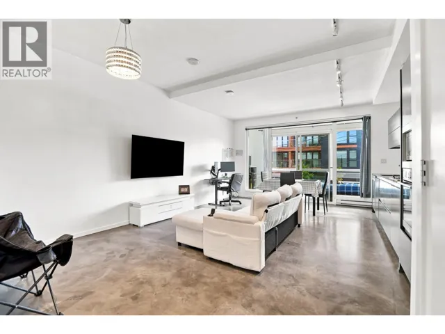 209 133 E 8TH AVENUE, Vancouver, British Columbia V5T1R8