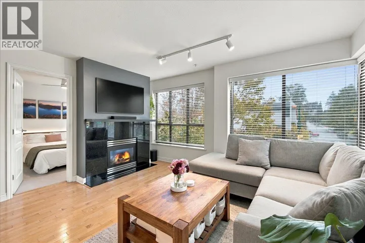 303 2015 TRAFALGAR STREET, Vancouver, British Columbia V6K3S5