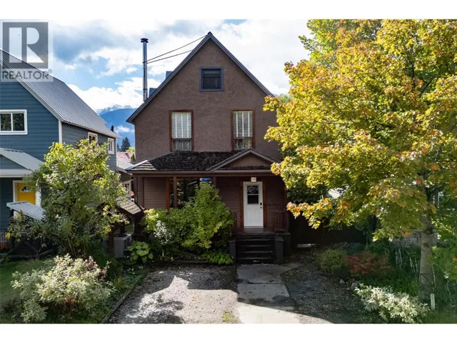 215 Sixth Street E, Revelstoke, British Columbia V0E2S0