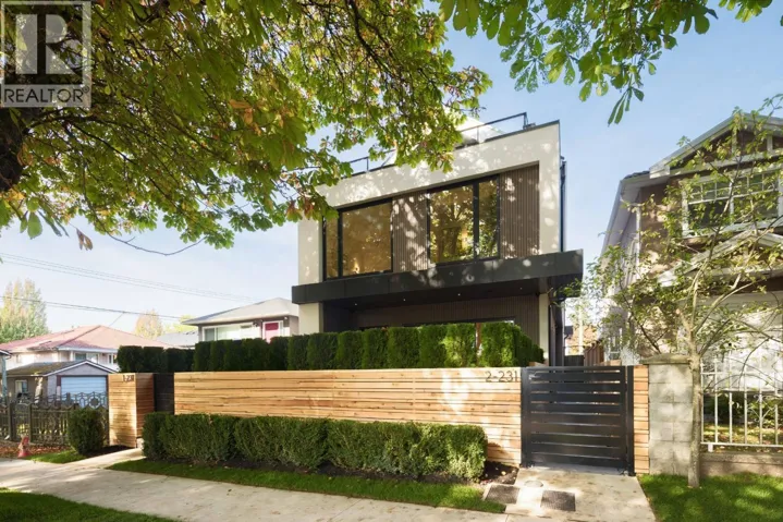 2 231 E 39TH AVENUE, Vancouver, British Columbia V5W1K1