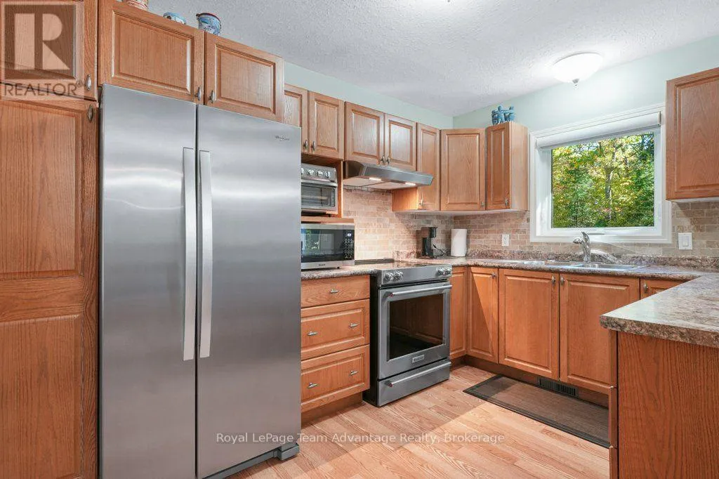 Lots of Cabinets Lots of Cabinets