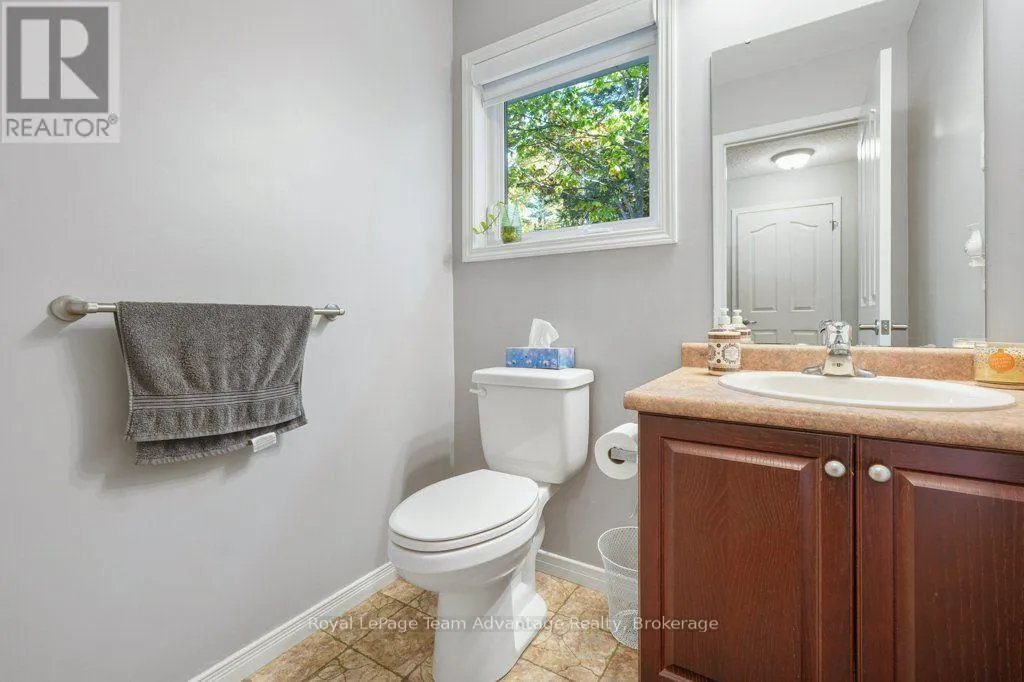 2pc Bathroom 2pc Bathroom