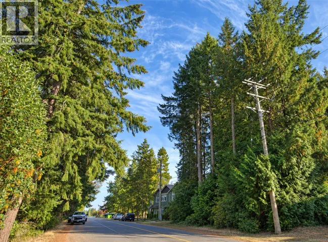 160 Harlech Rd, Qualicum Beach, British Columbia V9K1G9