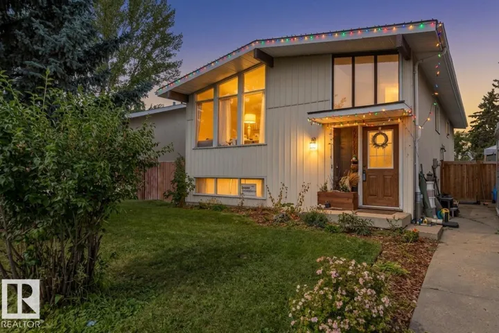 8808 43 AV NW, Edmonton, Alberta T6K1A7