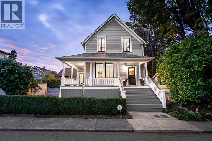 109 OAKLAND STREET, New Westminster, British Columbia V3L1P5