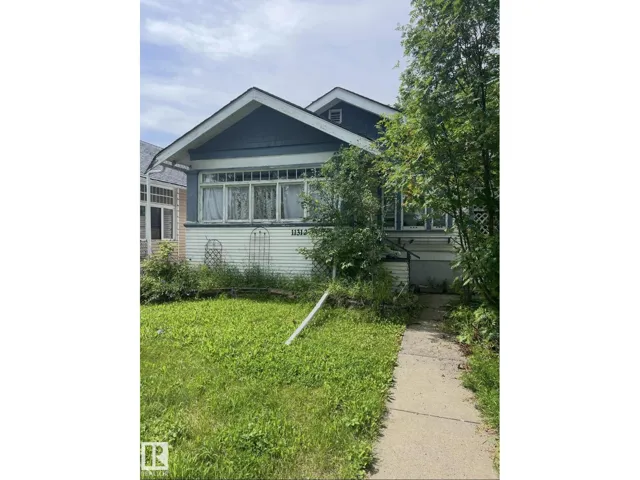 11312 97 ST NW, Edmonton, Alberta T5G1X4