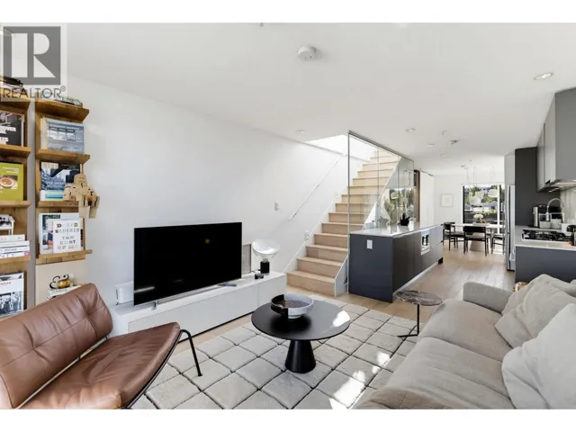 309 1647 E PENDER STREET, Vancouver, British Columbia V5L1W2