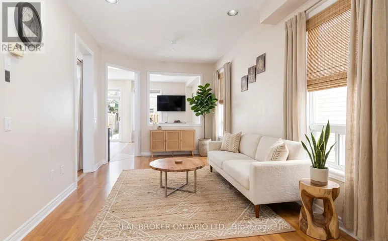 922 LEDBURY CRESCENT, Mississauga (East Credit), Ontario L5V2P8