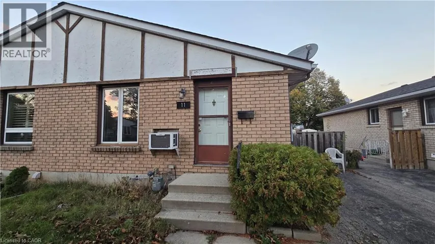 11 DEBBY Crescent, Brantford, Ontario N3R7A4