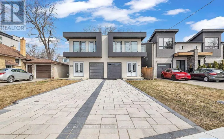 25A PINE AVENUE N, Mississauga (Port Credit), Ontario L5H2P9