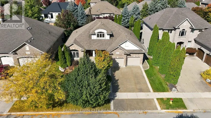 209 LONGVIEW CRESCENT, Kitchener, Ontario N2P2T4