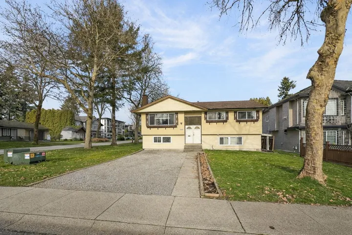 12959 CARLUKE CRESCENT, Surrey, British Columbia V3V6R5