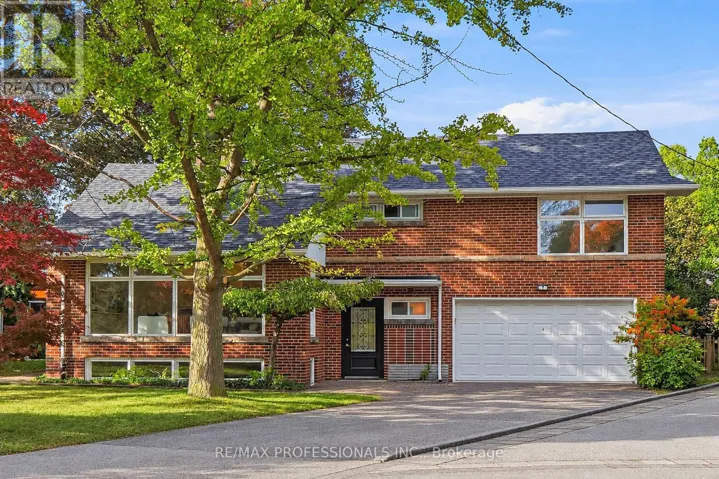 8 NORTHOLT COURT, Toronto (Edenbridge-Humber Valley), Ontario M9A3B1