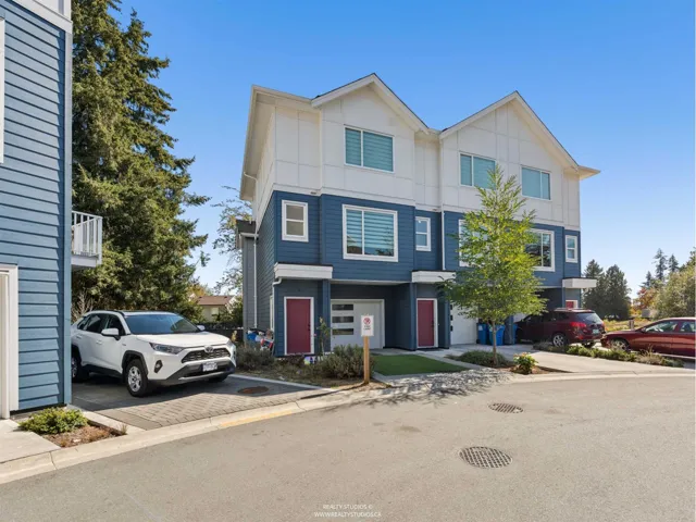 8 19330 FAIRWAY DRIVE, Surrey, British Columbia V3S0B7