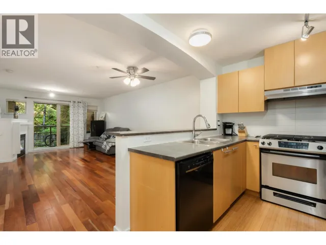 414 9319 UNIVERSITY CRESCENT, Burnaby, British Columbia V5A4Y5