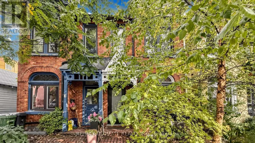 5 COLLAHIE STREET, Toronto (Little Portugal), Ontario M6J1T6