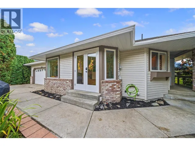 251 17 Street SE, Salmon Arm, British Columbia V1E1R7
