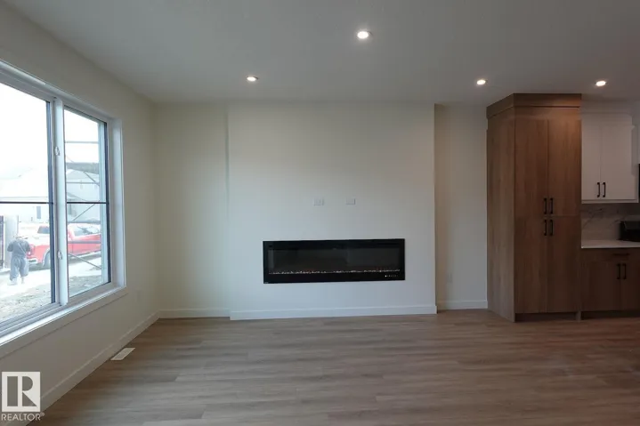 224 28 street SW SW, Edmonton, Alberta T6X3E4