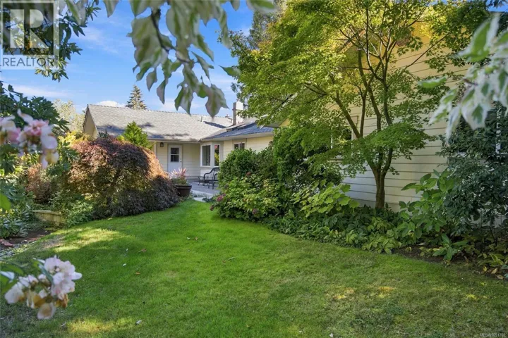 1061 Harlequin Rd, Qualicum Beach, British Columbia V9K1E2