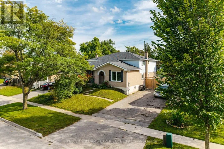21 B COLLEGE CRESCENT, Barrie (Grove East), Ontario L4M2W4